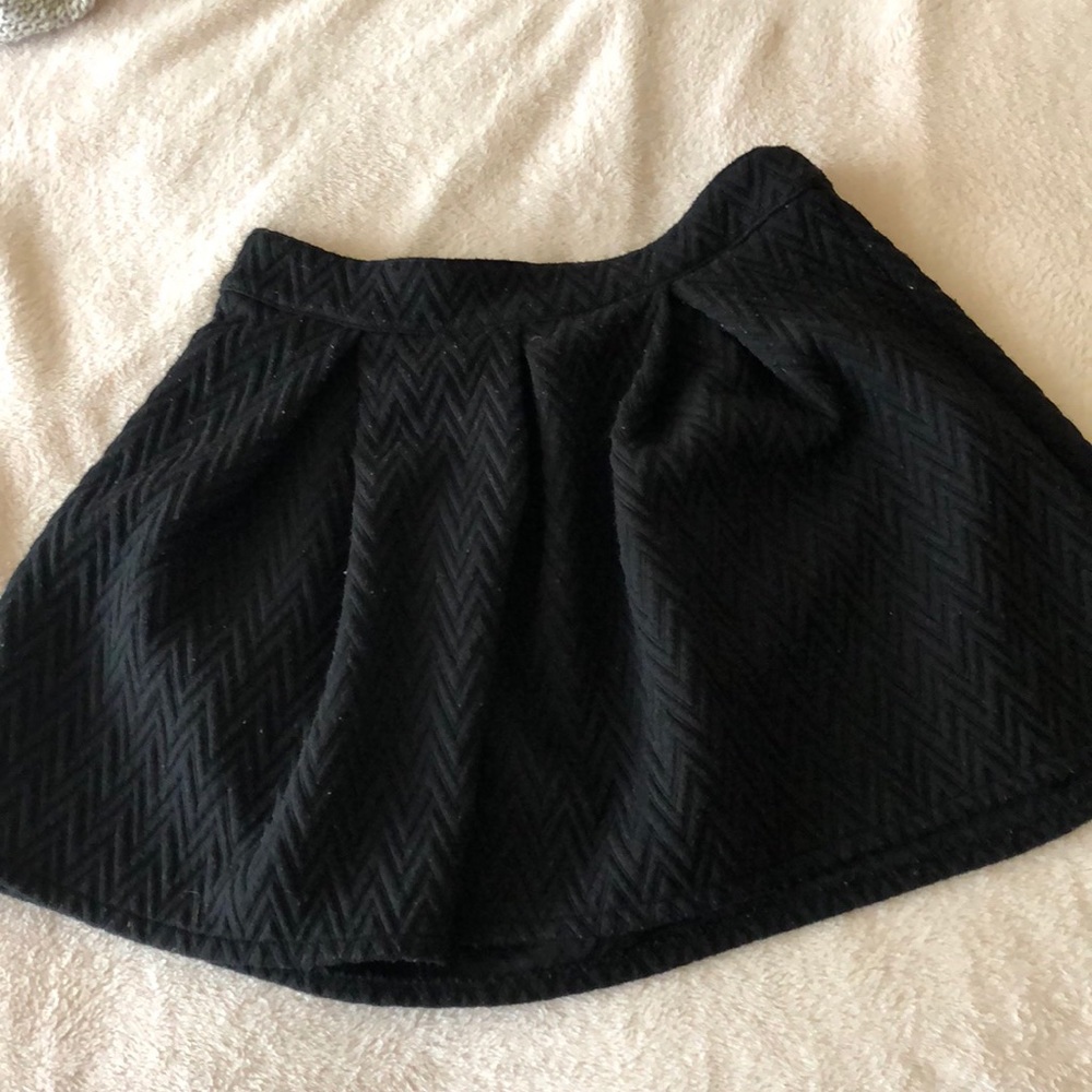 🖤Black skirt!🖤Soft, zig-zag imprinted!